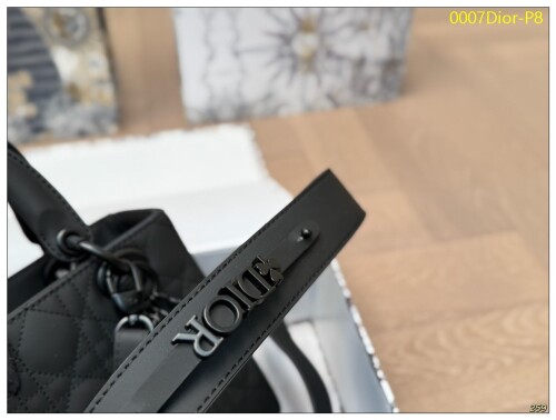 0007Dior P8