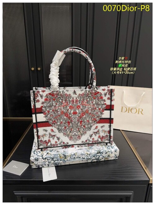 0070Dior P8
