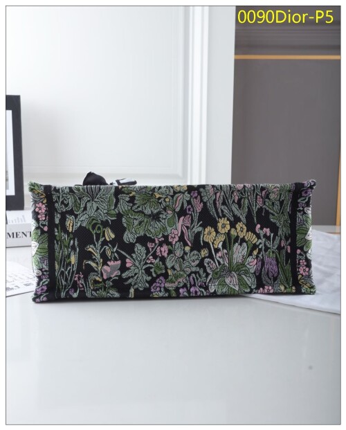 0090Dior P5